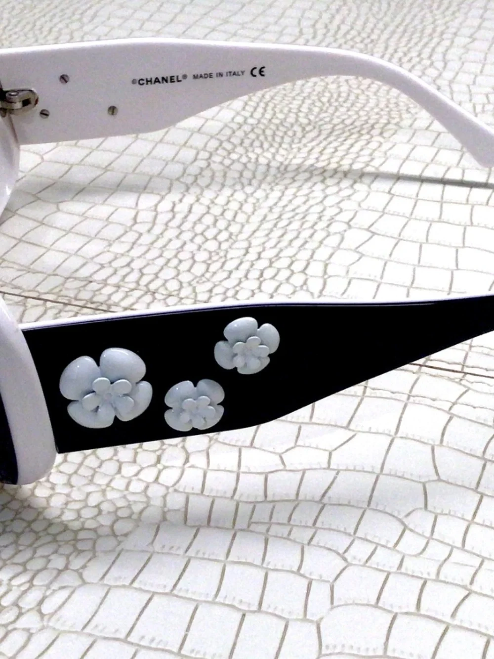 Rare NWT Chanel Blue/White 5113 c. 974/11 Sunglasses Camilla Flowers/CC Logo.